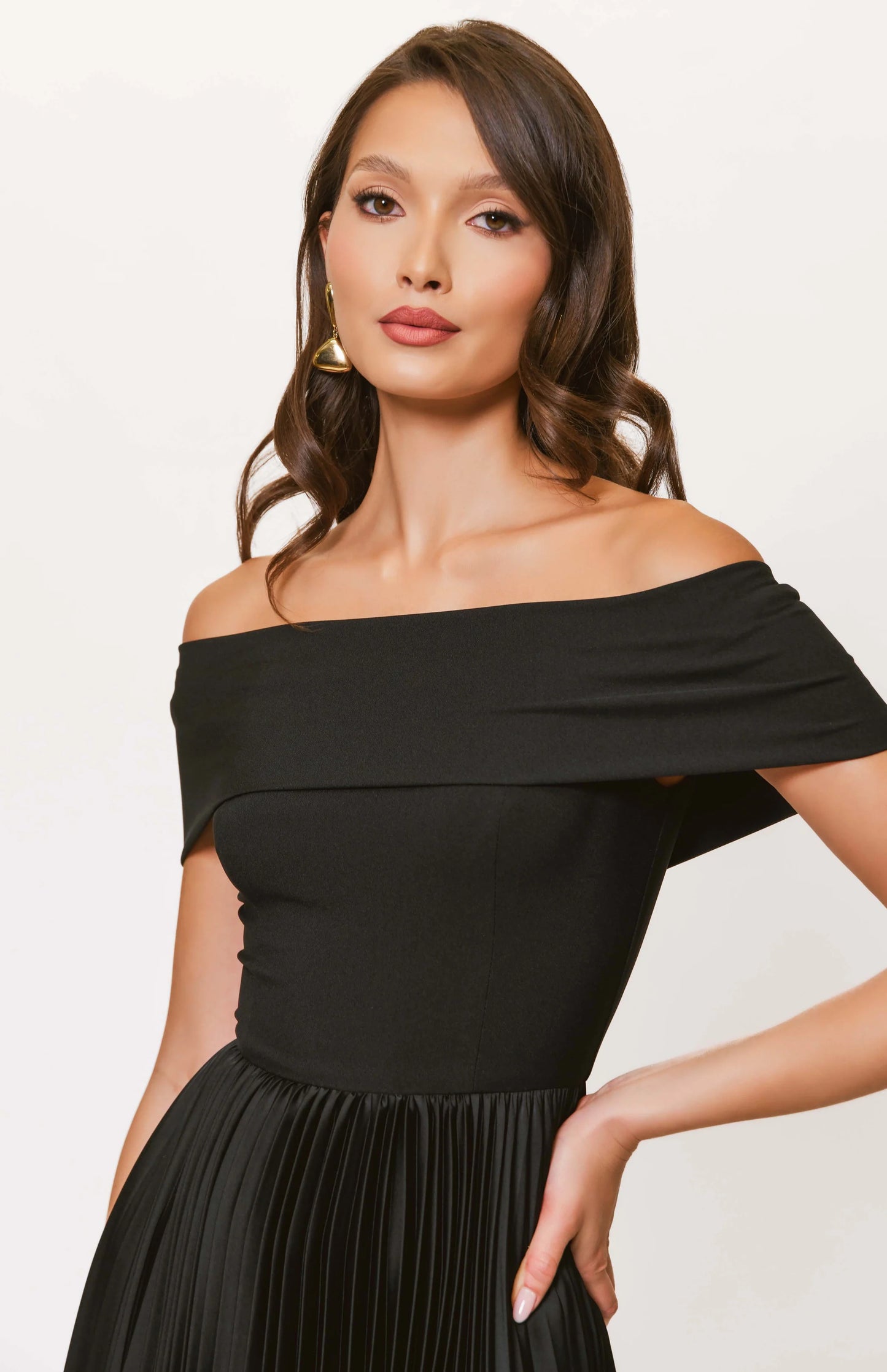 Off Shoulder Pleated Midi Dress