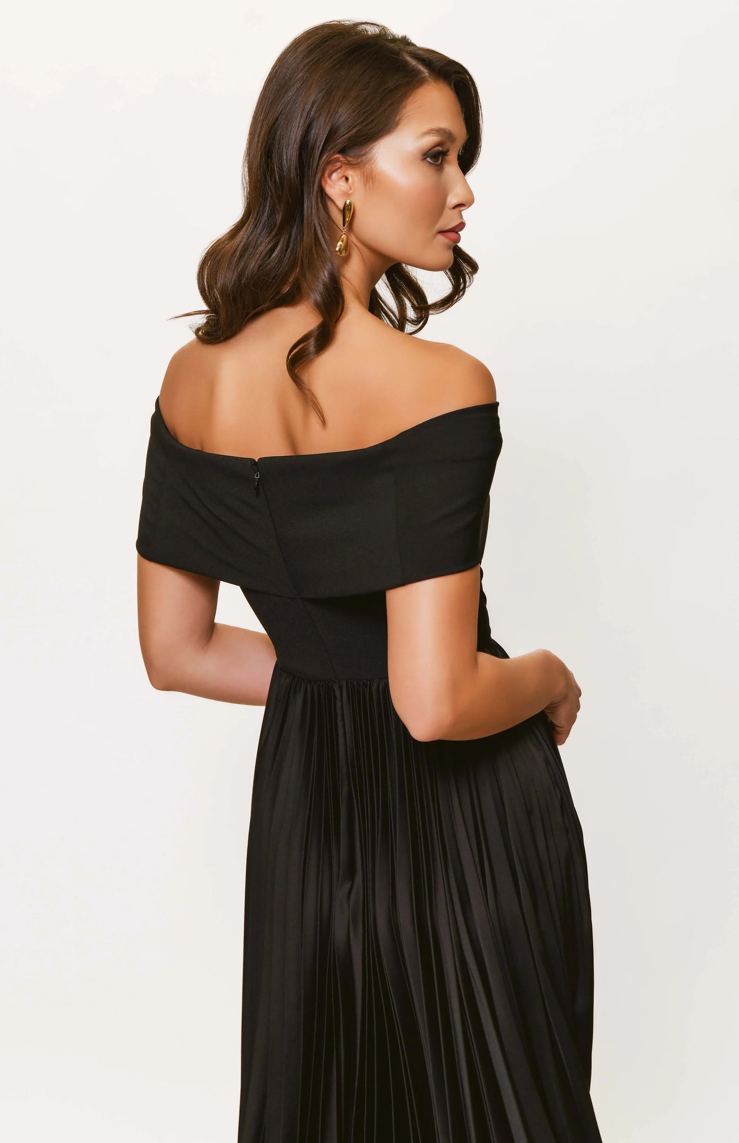 Off Shoulder Pleated Midi Dress