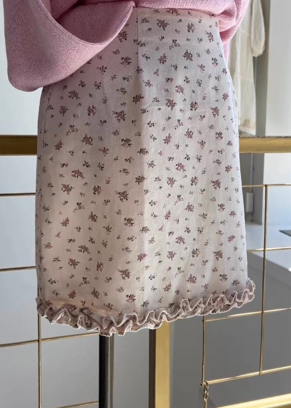 Mini Skirt w Ruffle