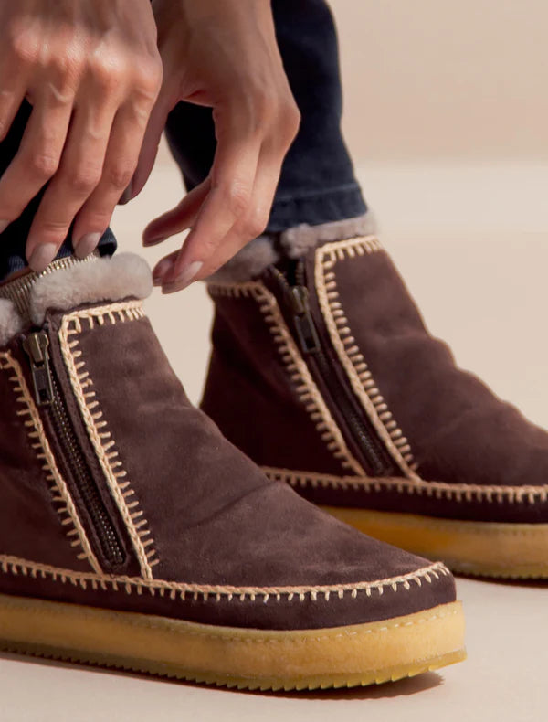 Setsu Crochet - Chocolate Suede w Beige