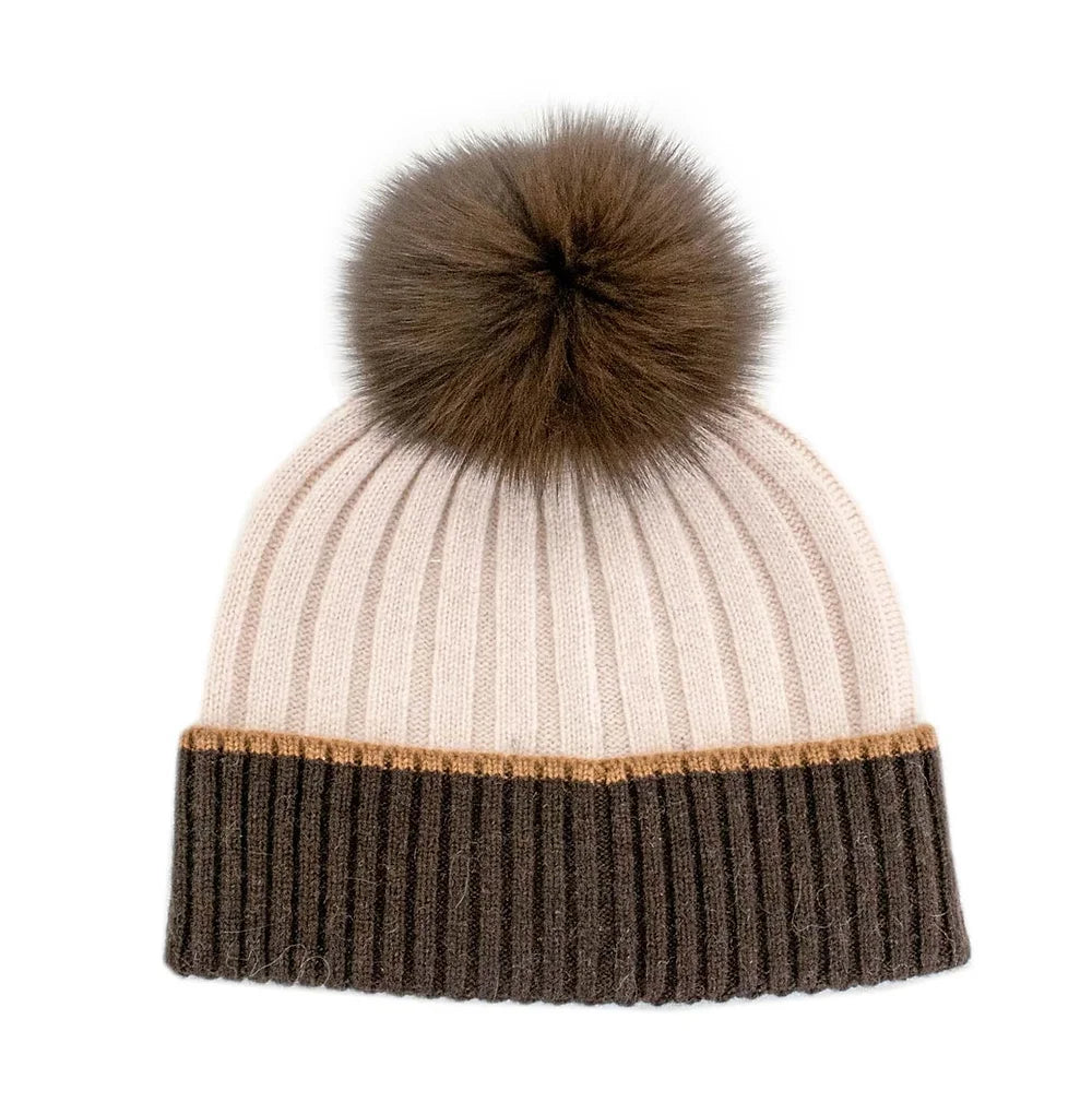 Knit Pom at w Border