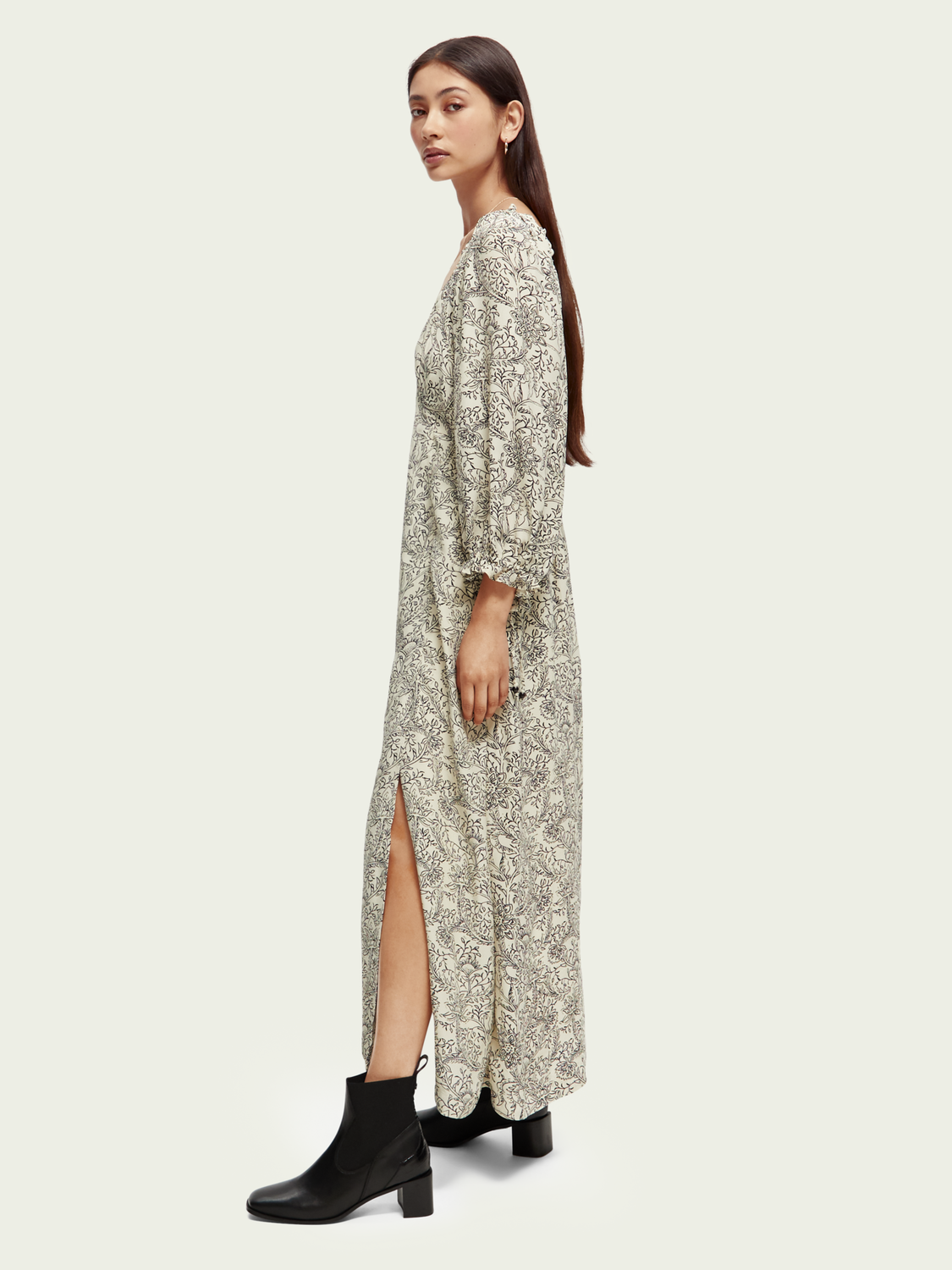 Feminine 3/4 Sleeve Maxi Dress