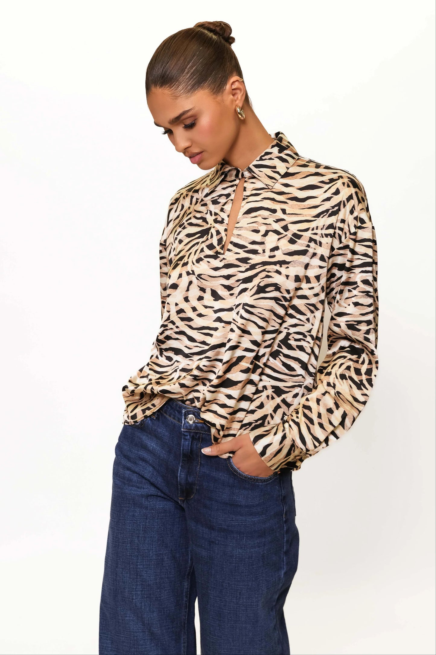 Tie Keyhole L/S Top