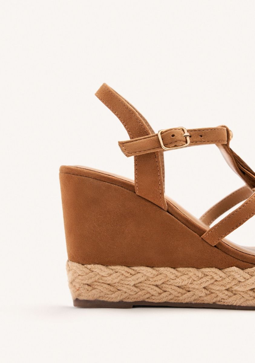 Elderon Fringe Wedge