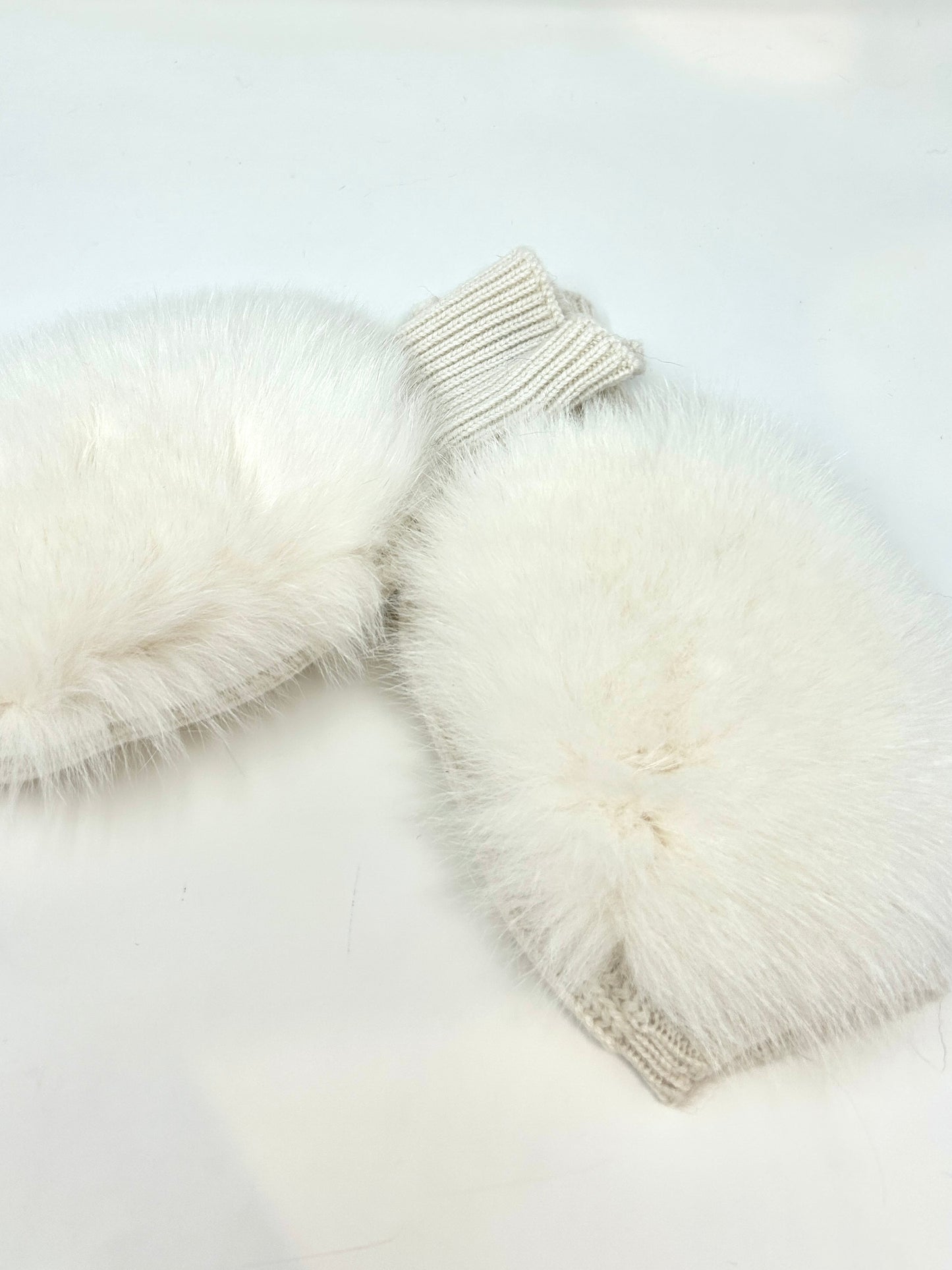 Knitted Glove w/ Fox Fur