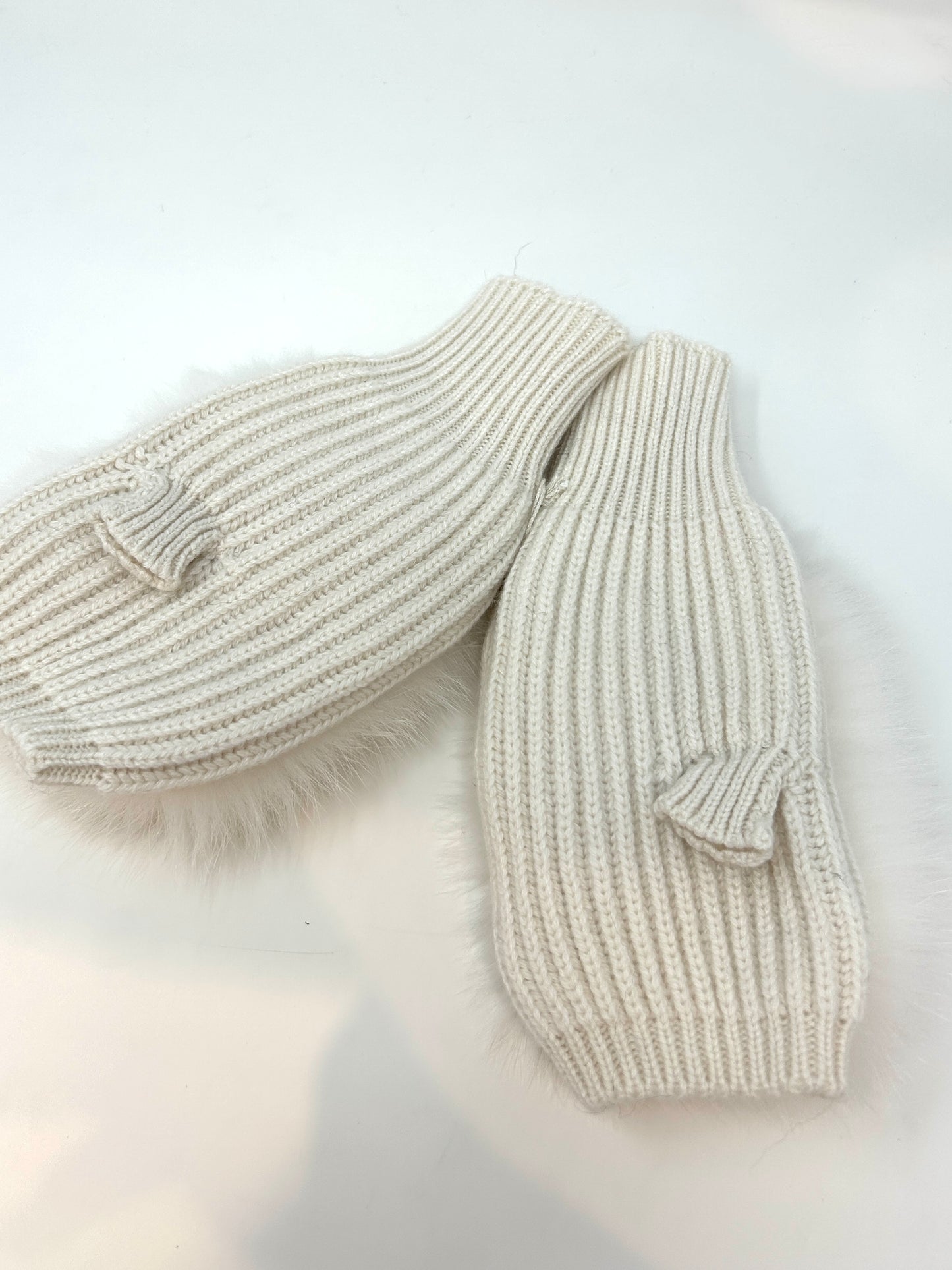 Knitted Glove w/ Fox Fur