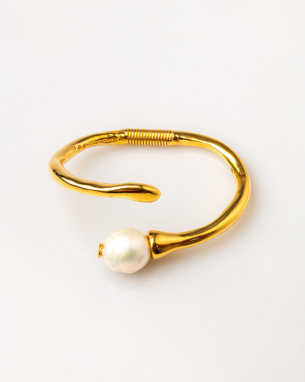 Gold Plated Leafs Spring Bracelet w/ Freshwater Pearl