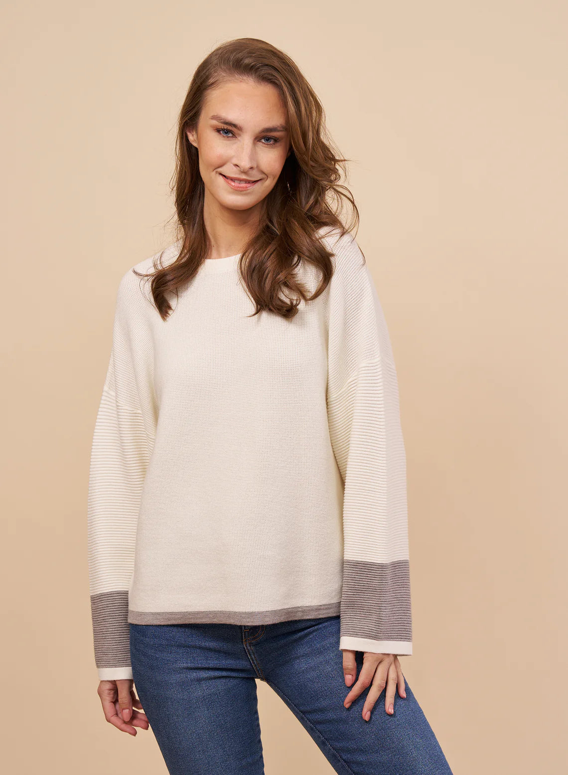 Crew Neck Sweater w Contrast Sleeve