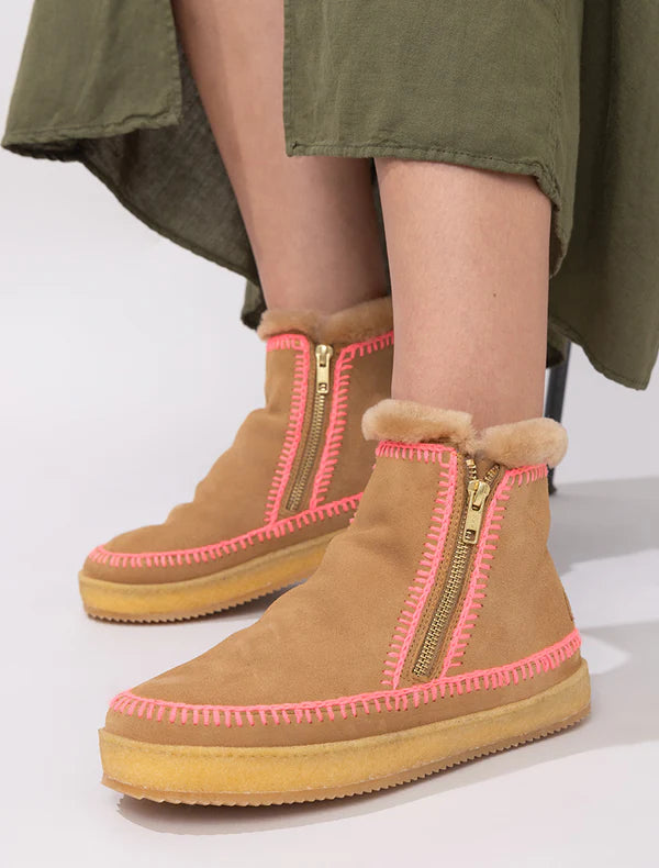 Setsu Crochet - Saffron Suede w Neon Pink