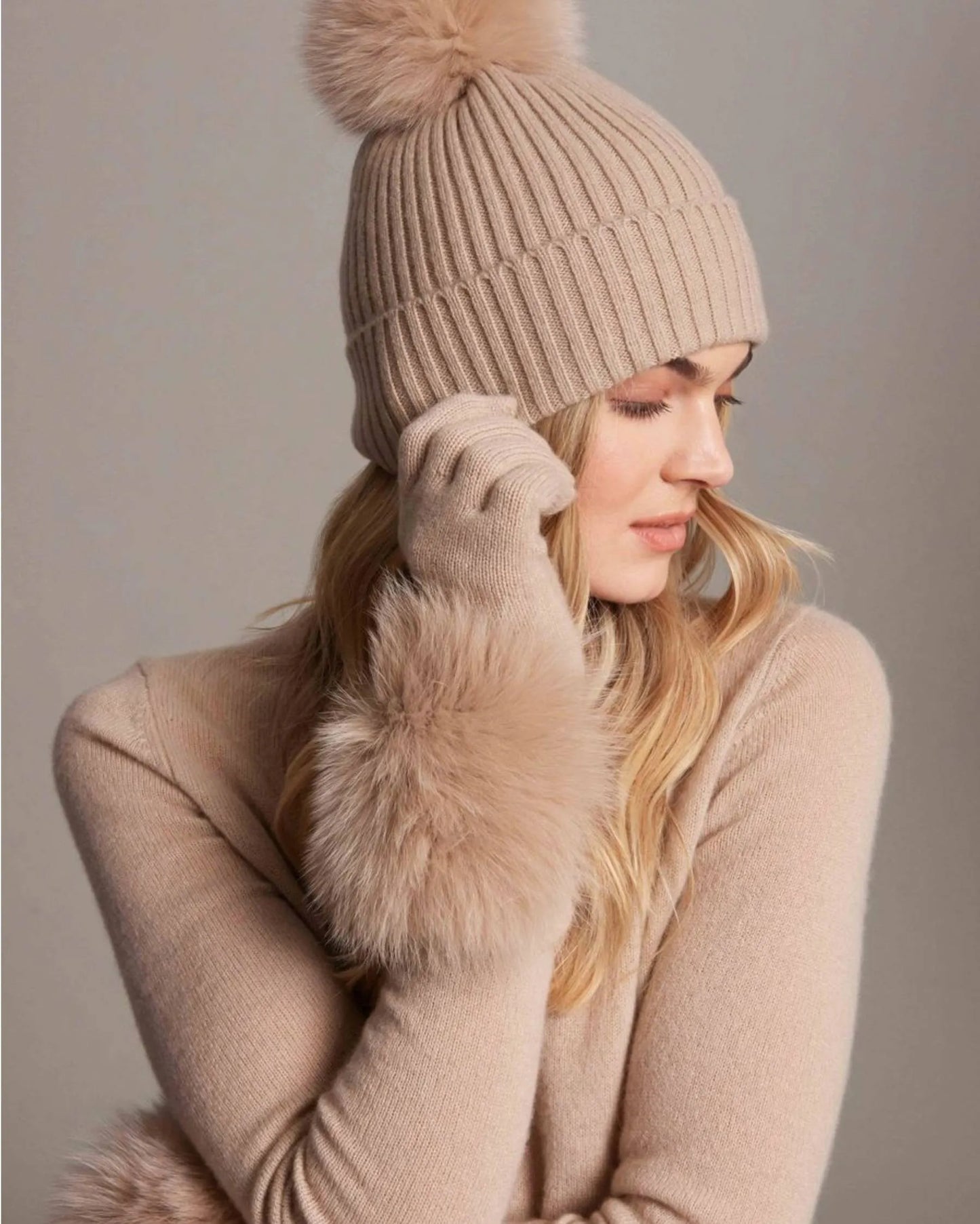 Cashmere Gloves w Fox Cuff