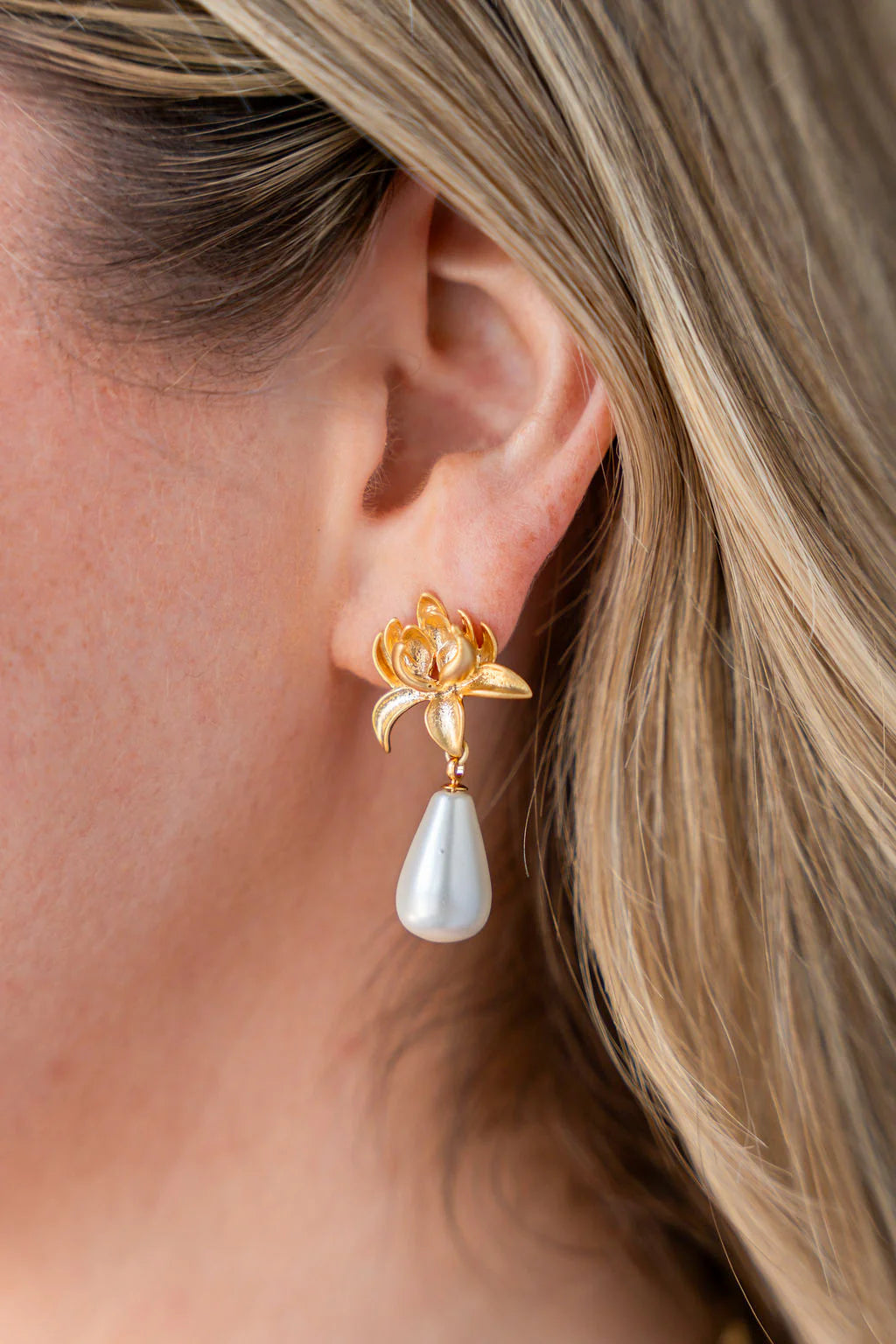 Lily Shell Pearl Earrings